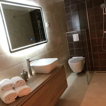 Ideal 1 Apartment