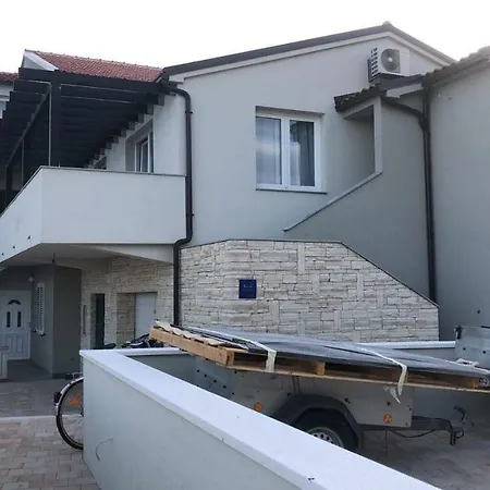 Ideal 1 Apartment *