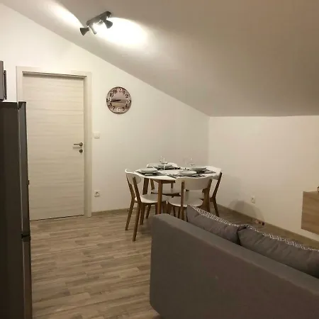 Ideal 1 Apartment *